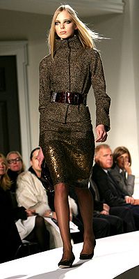 Oscar de la Renta fashion show model
