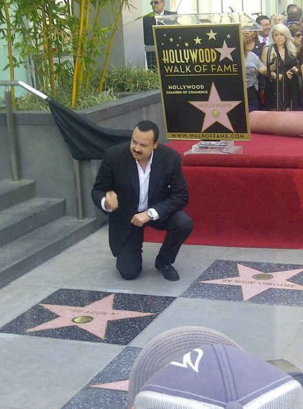 Pepe Aguilar recibe su estrella en el Paseo de la Fama de Hollywood