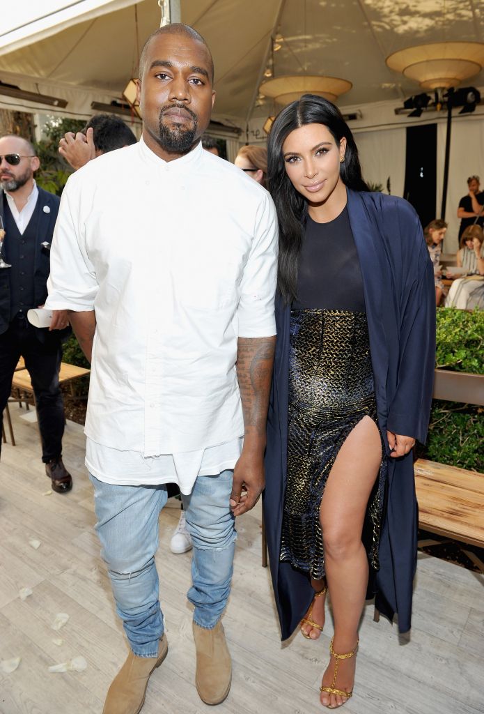 Extraordinario Rechazado paño Kanye revela el traje que usará Kim Kardashian en su show | People en  Español