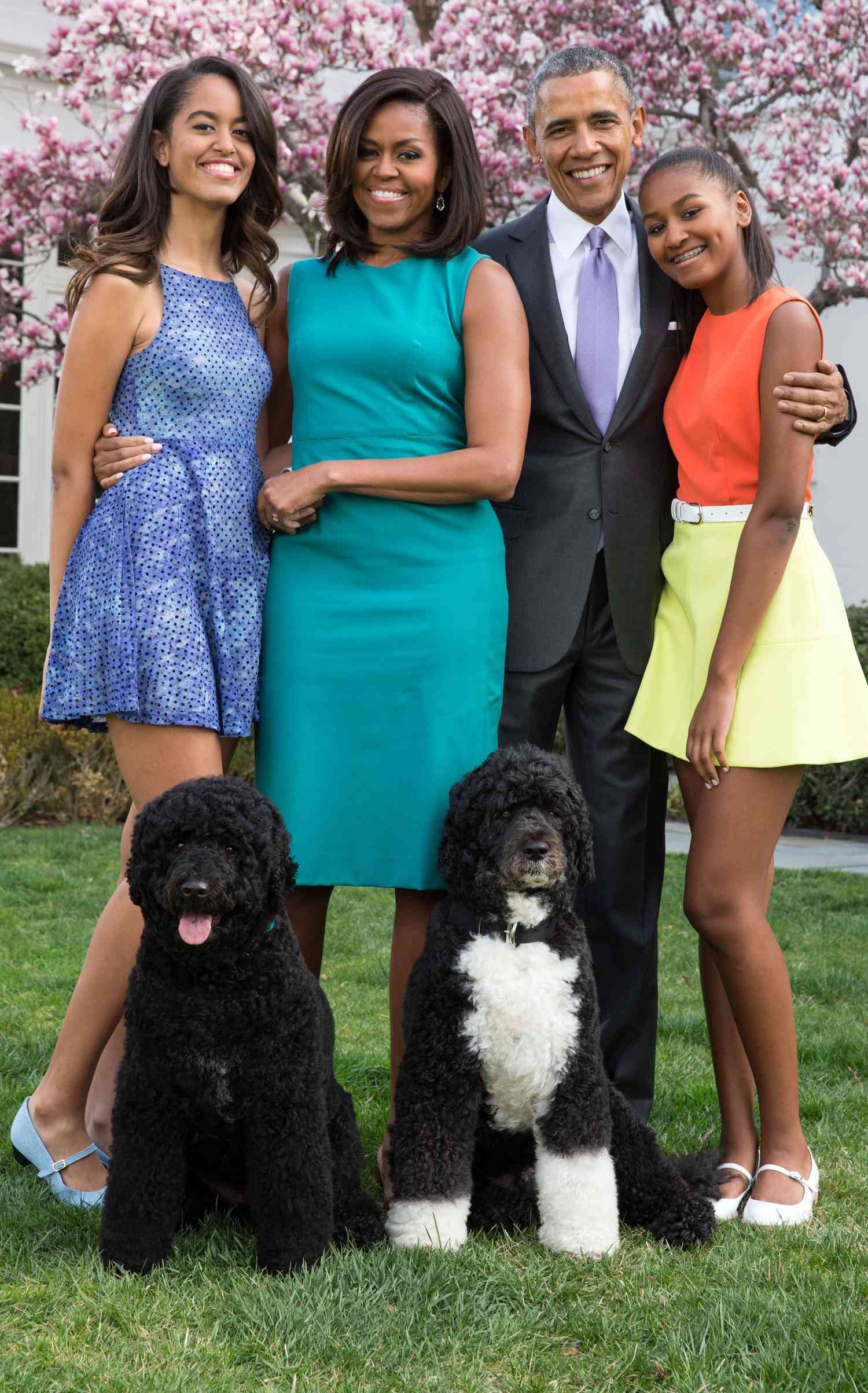 WASHINGTON, DC - APRIL 05: U.S. President Barack Obama, First Lady Michelle Obama, and daughters Malia (L) and Sasha (R) pose for a family portrait with their pets Bo and Sunny in the Rose Garden of the White House on Easter Sunday, April 5, 2015 in Washington, DC. (Photo by Pete Souza/The White House via Getty Images)