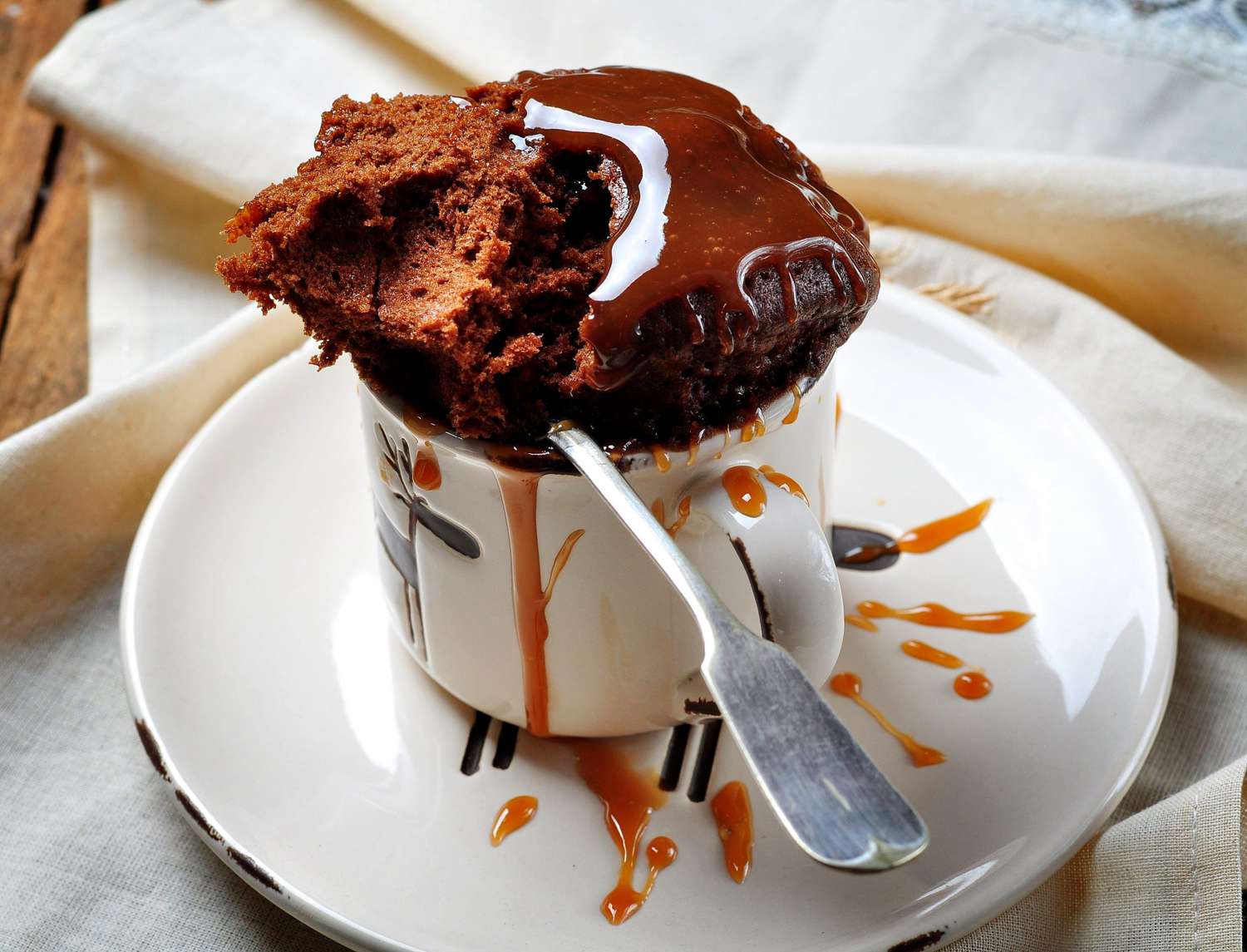 Pastel de chocolate en taza y microondas 