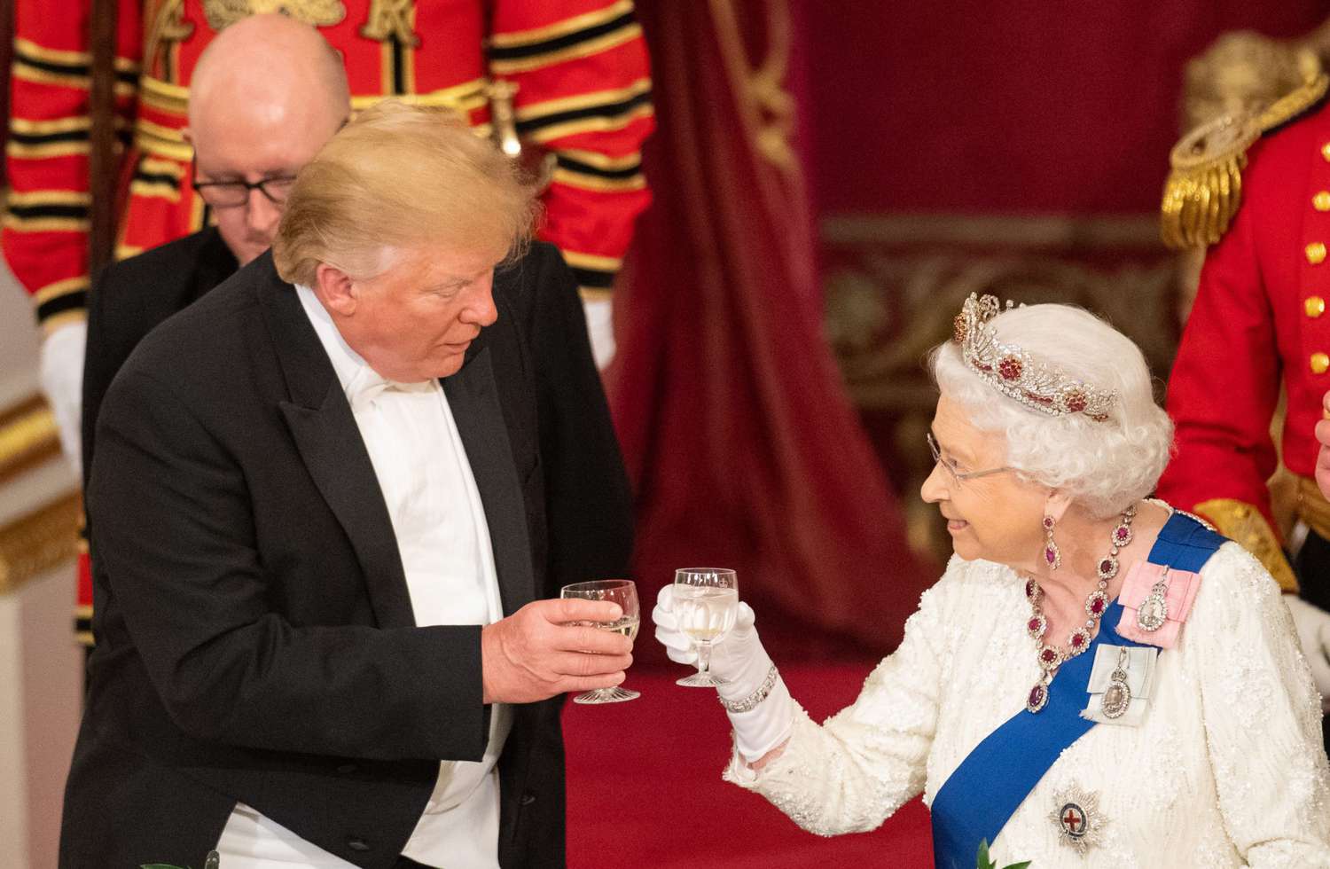 Donald Trump reina Isabel II