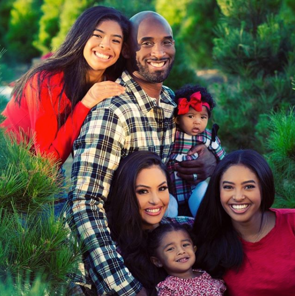 Vanessa Bryant y Kobe Bryant en familia