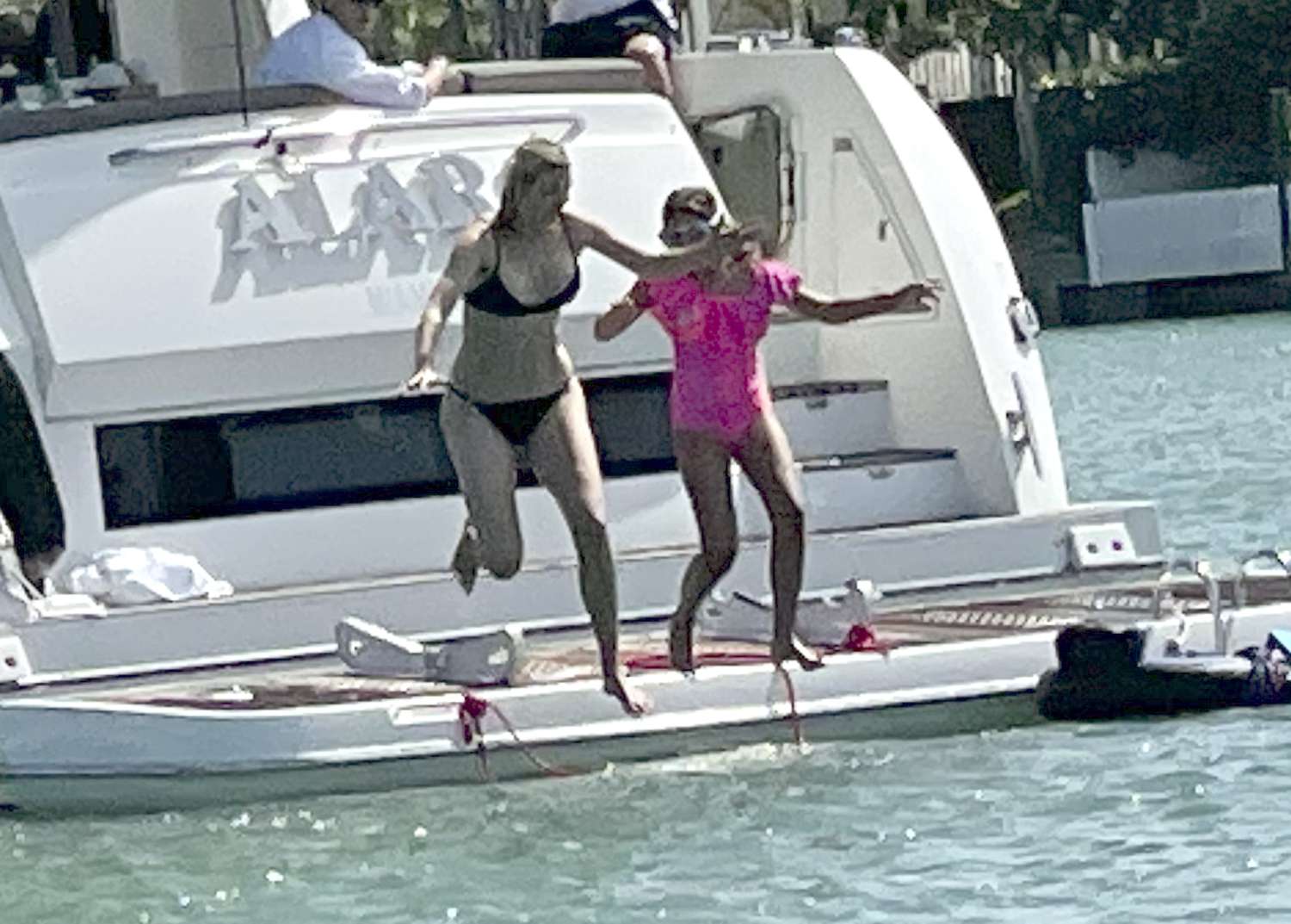 Ivanka Trump & Jared Kushner Enjoy a Sunny Day on a Boat in Miami with Family