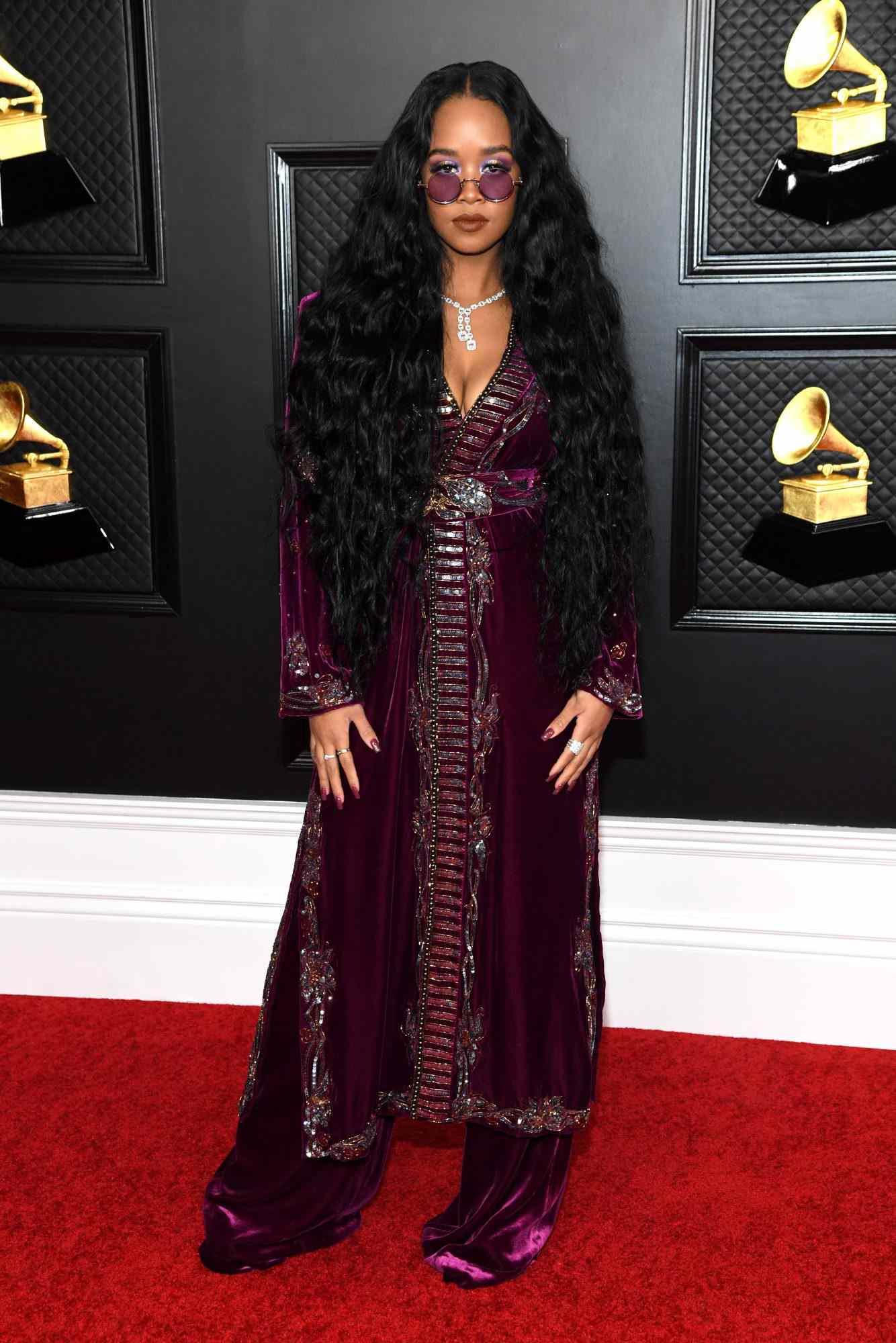 H E R, look, vestido, Grammy 2021