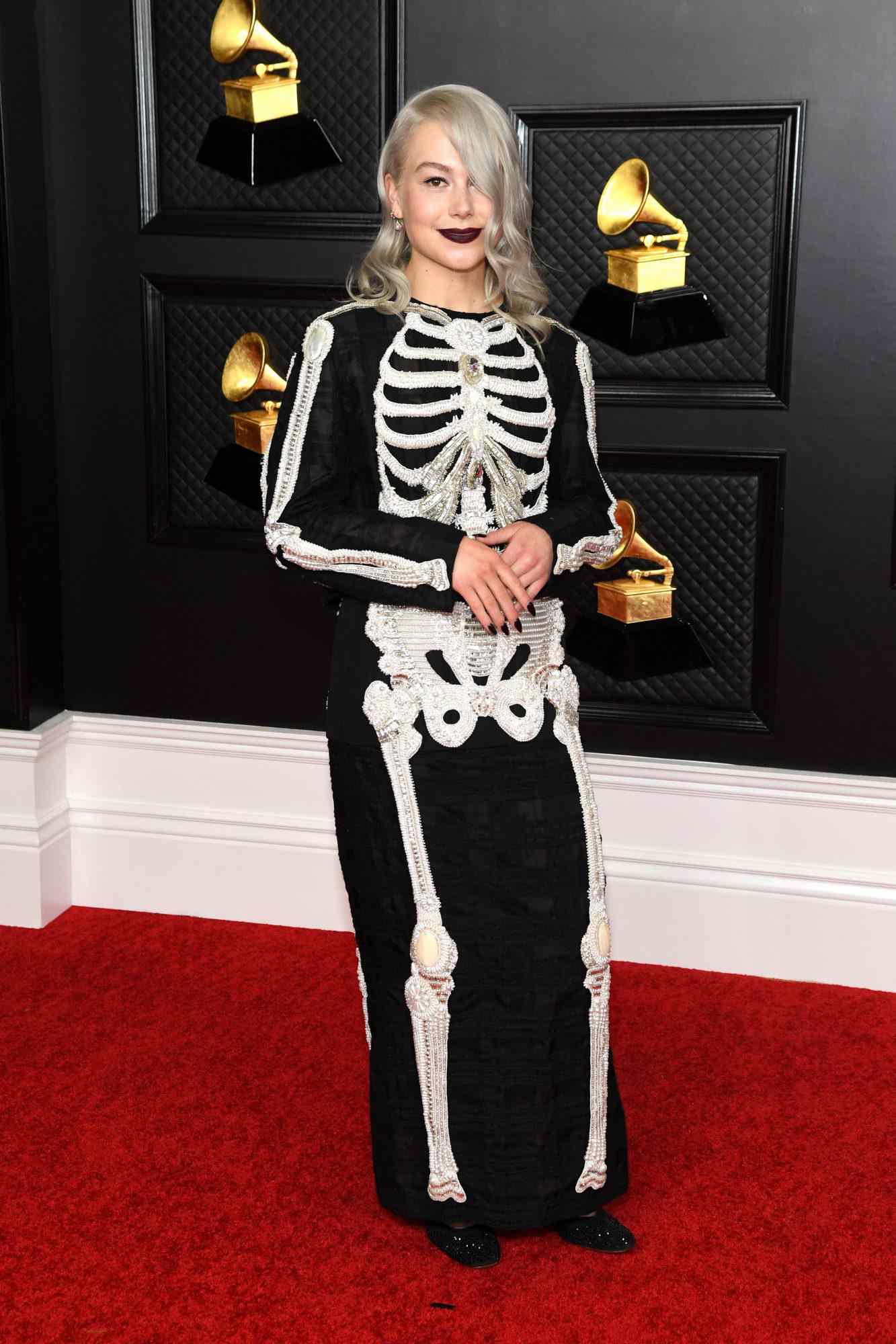 Phoebe Bridgers, look, vestido, Grammy 2021