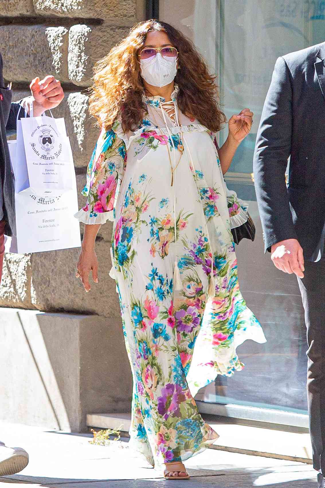 Salma Hayek, vestido maxi estampado floral, look del dia