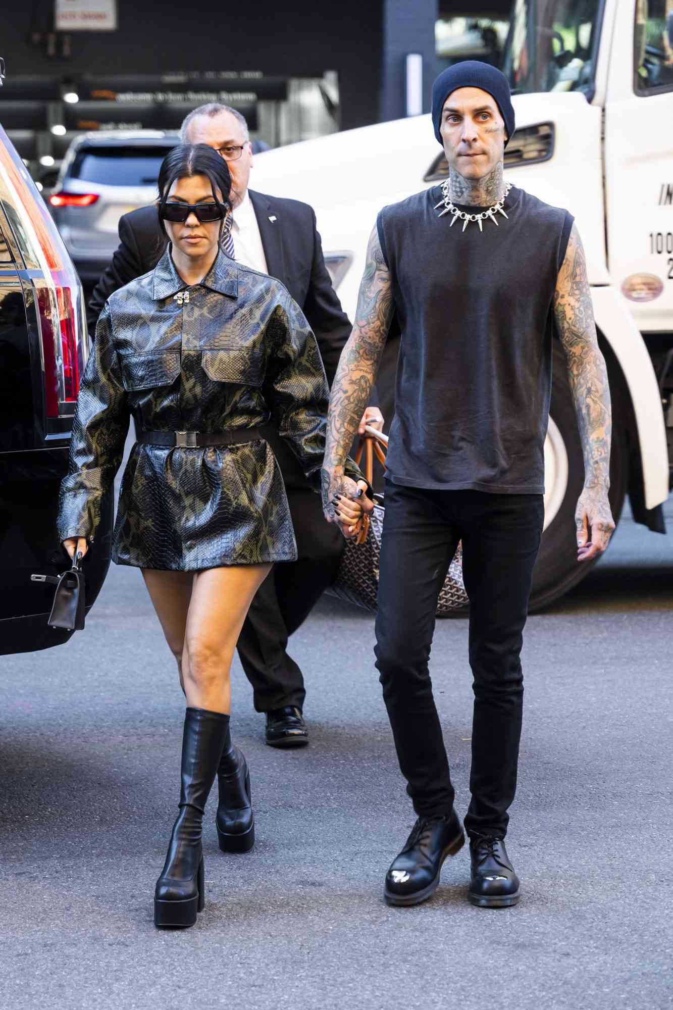 Kourtney Kardashian y Travis Barker momentos fashion