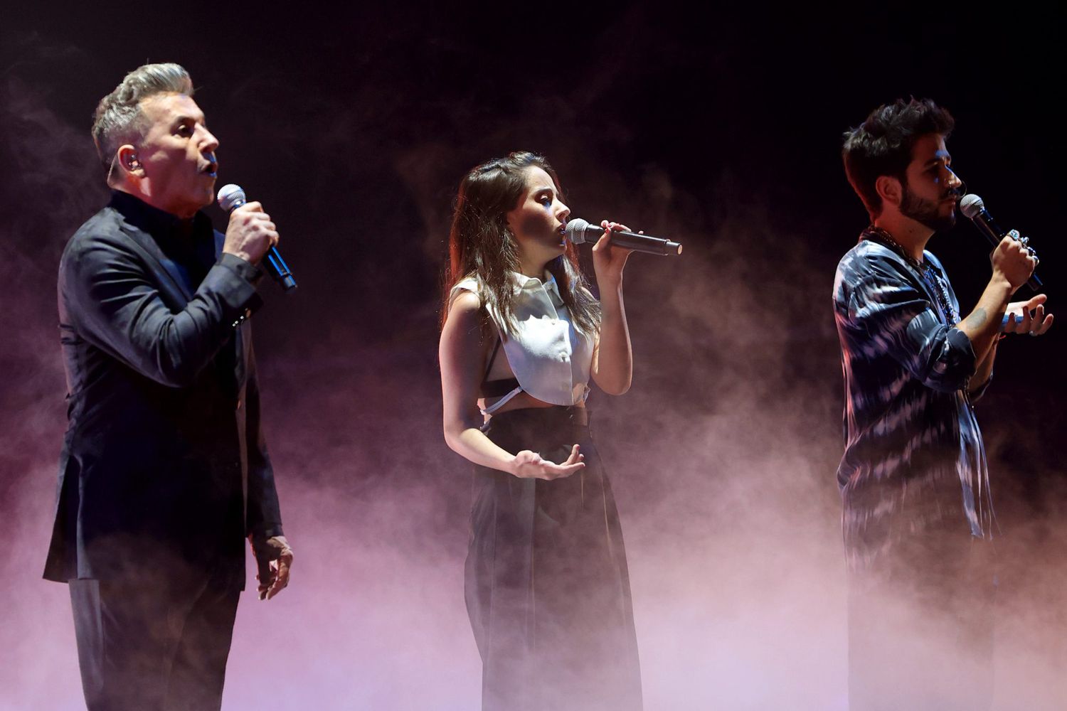 Camilo, Evaluna Montaner and Ricardo Montaner performing