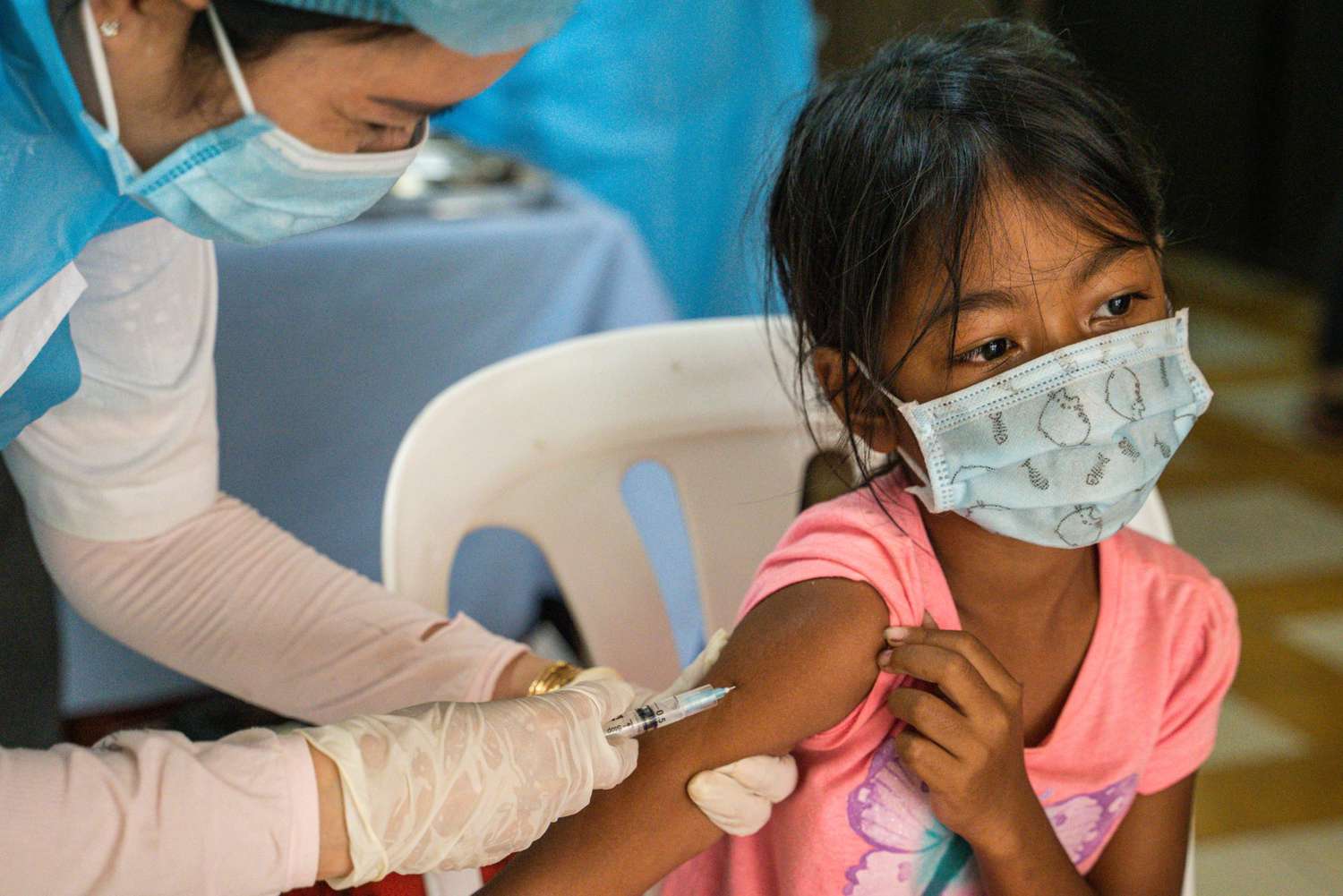 Niña vacuna Camboya