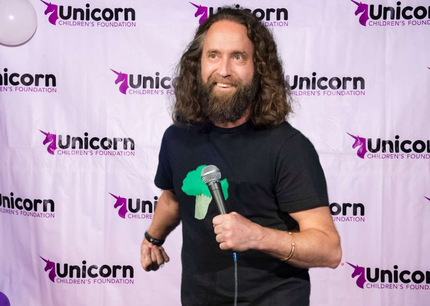 El comediante Josh Blue fue fotografiado en la gala de The Unicorn Children's Foundation que se realizó en el Seminole Hard Rock Hotel and Casino en Hollywood.