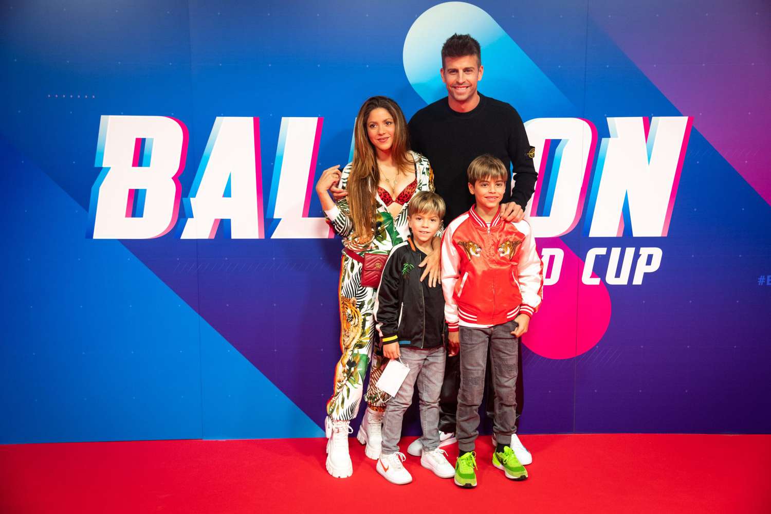 Shakira y PIqué Balloon World Cup in Spain