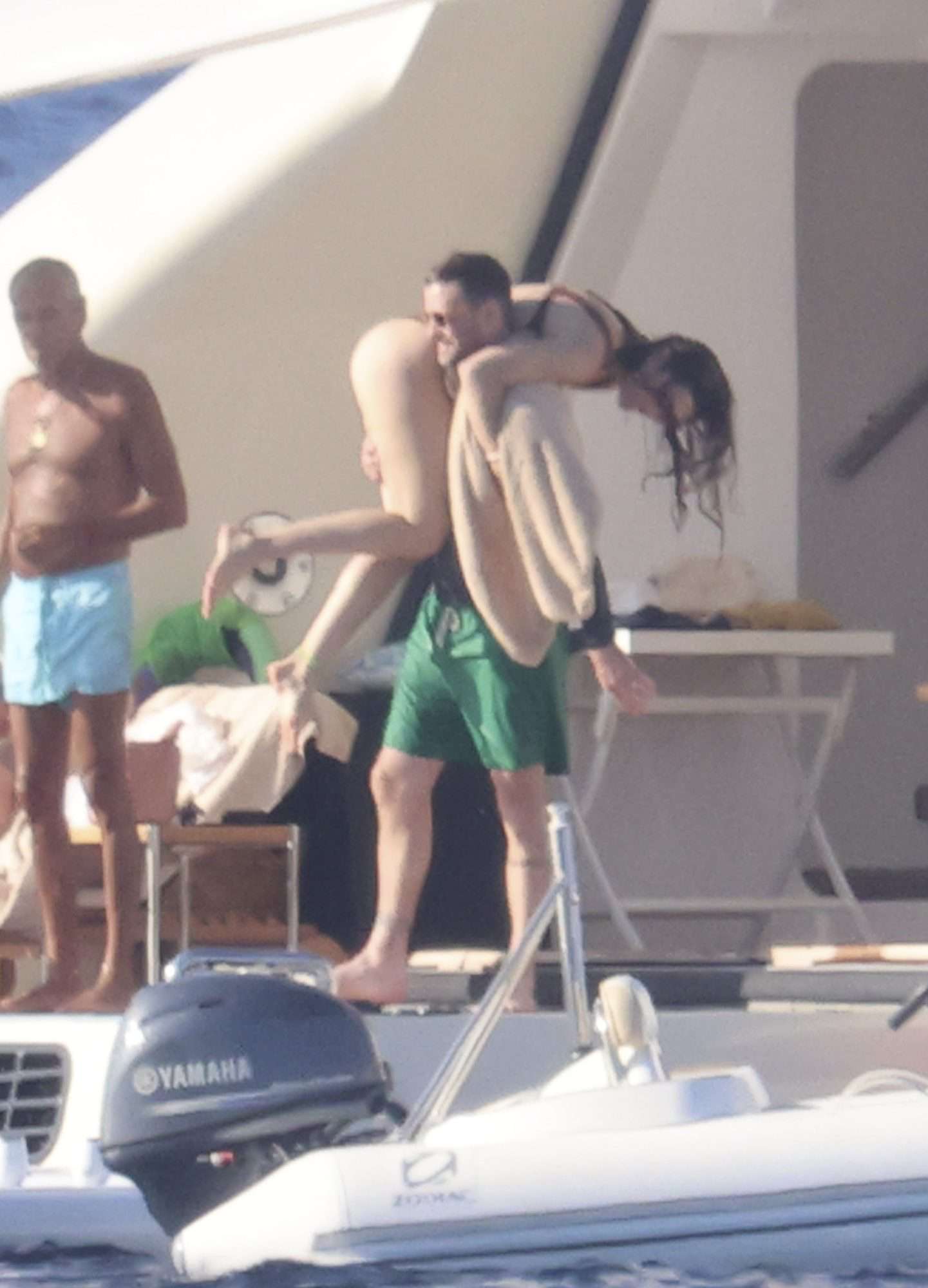 Justin Timberlake y Jessica Biel se divierten en la playa, en kayak y en yate en sus vacaciones en Cerdeña