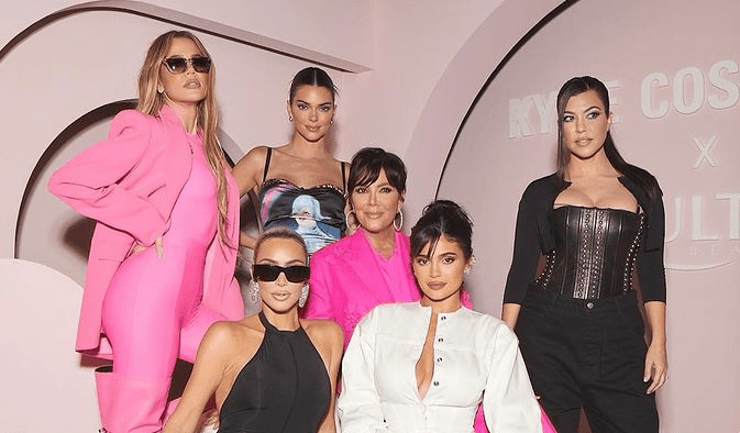 Clan Kardashian Jenner fiesta Ulta looks