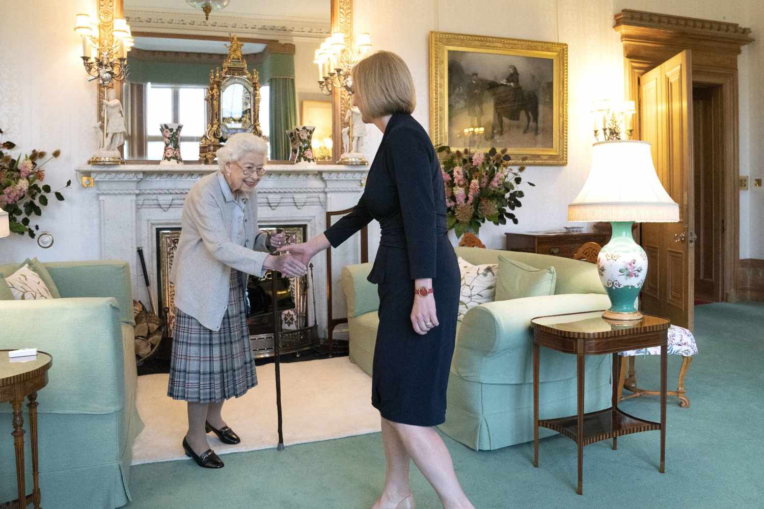 Reina Isabel II con Liz Truss Primer Ministro de Inglaterra