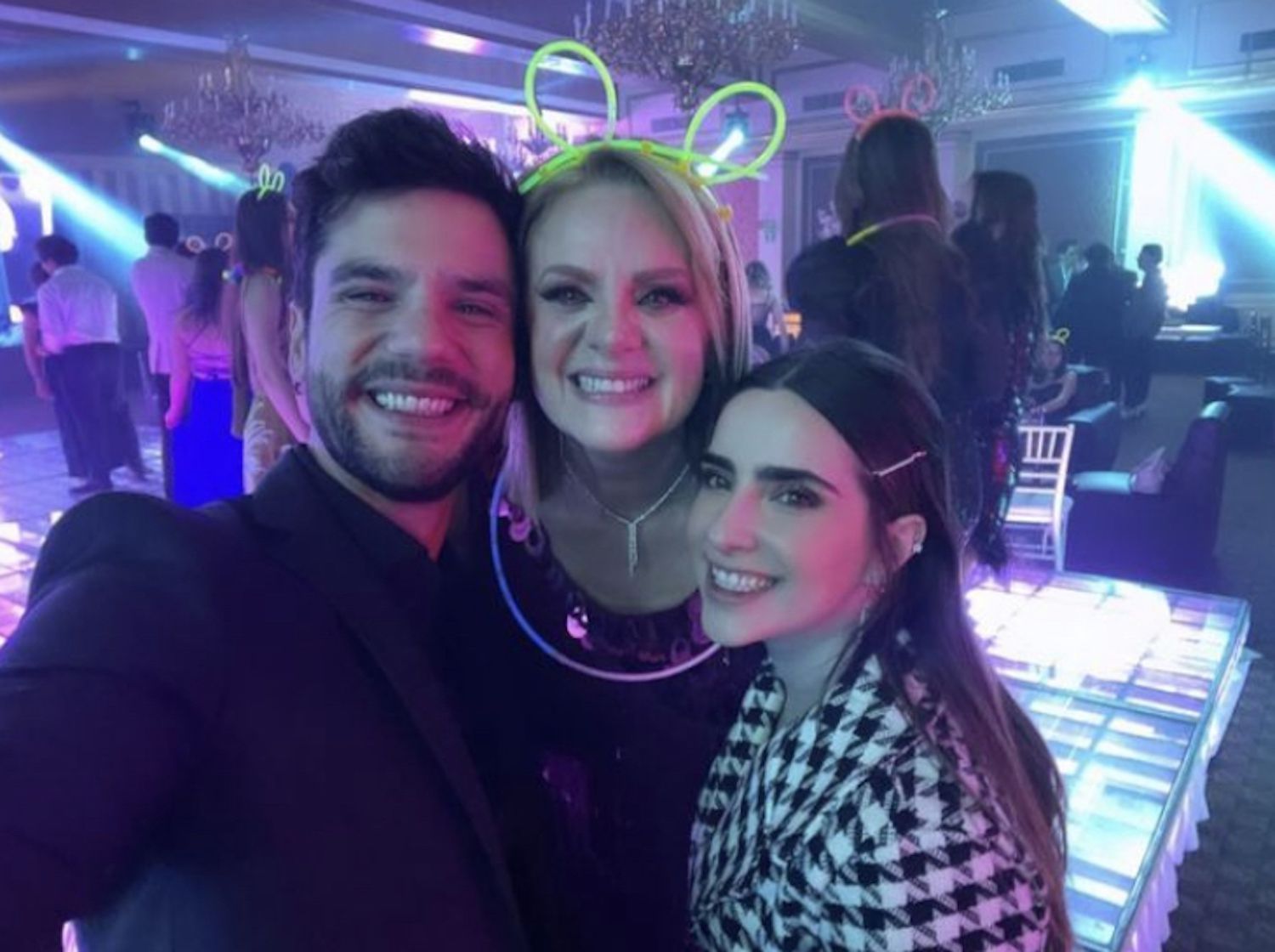 Ramsés Alemán, Erika Buenfil y Fernanda Urdapilleta en la fiesta de cumpleaños de Nicolás