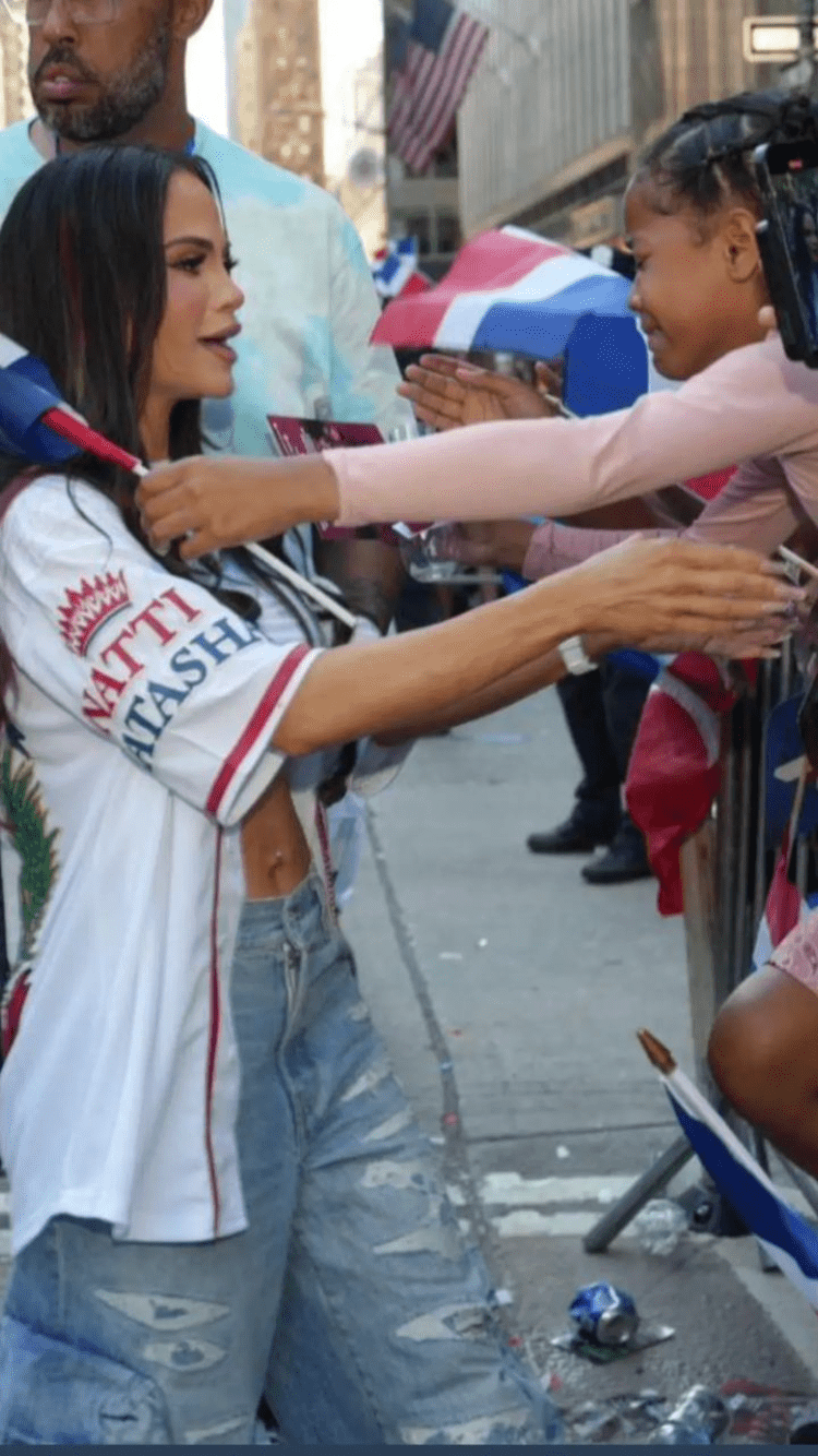 Natti Natasha deslumbra parada dominicana Nueva York