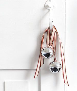 Christmas decoration ideas - jingle bells on door