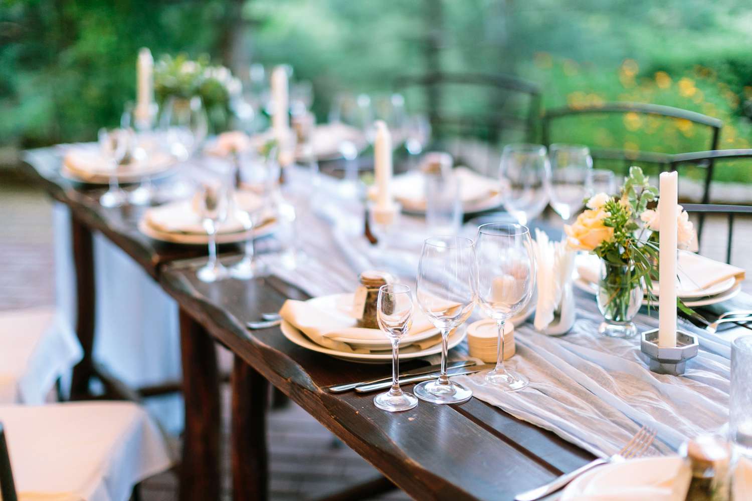 Wedding Menu Ideas: Outdoor table setting