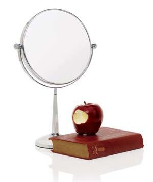 Freestanding mirror with an apple