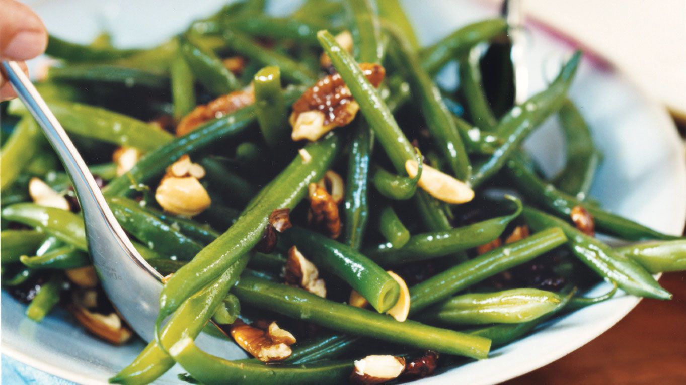 Green Beans With Roasted Nuts and Cranberries