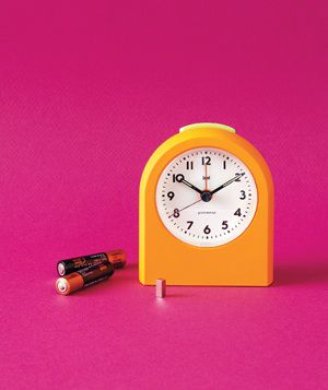 Clock magnet battery