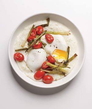 Poached Eggs With Grits and Tomatoes 