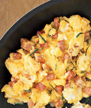 Eggs With Ham, Cheddar, and Chives
