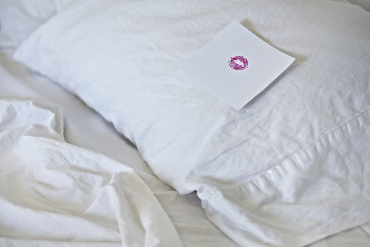 Pillow with kissy love note