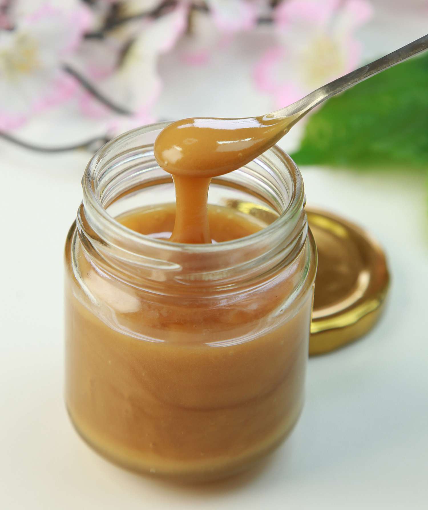 Manuka Honey Benefits, Uses and Where to Buy It | Real Simple