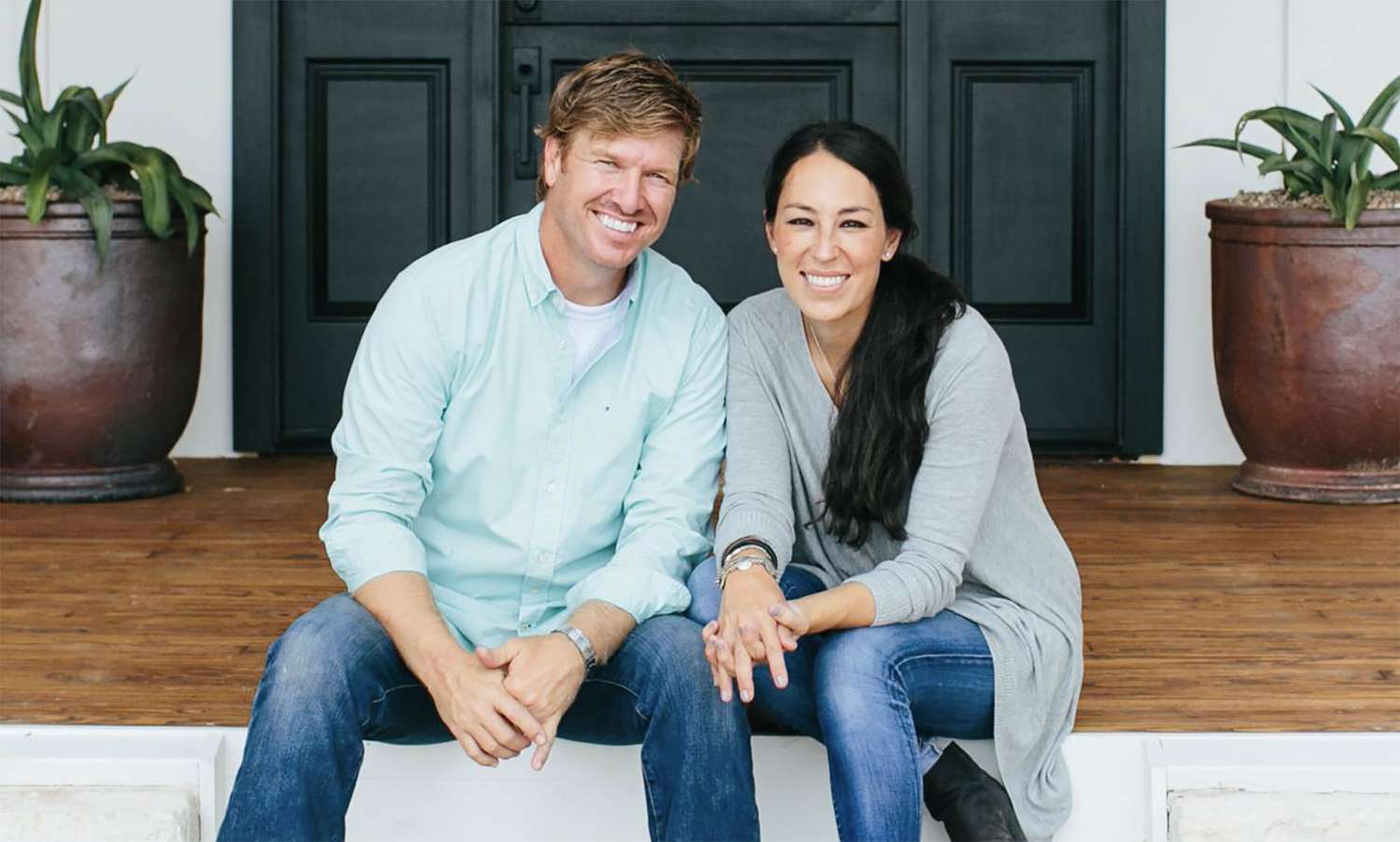 image?url=https%3A%2F%2Fstatic.onecms.io%2Fwp content%2Fuploads%2Fsites%2F23%2F2018%2F09%2F17%2Fchip joanna gaines target collection