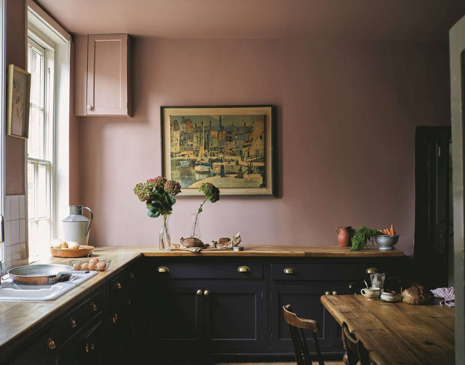 Rose pink and black kitchen cabinets