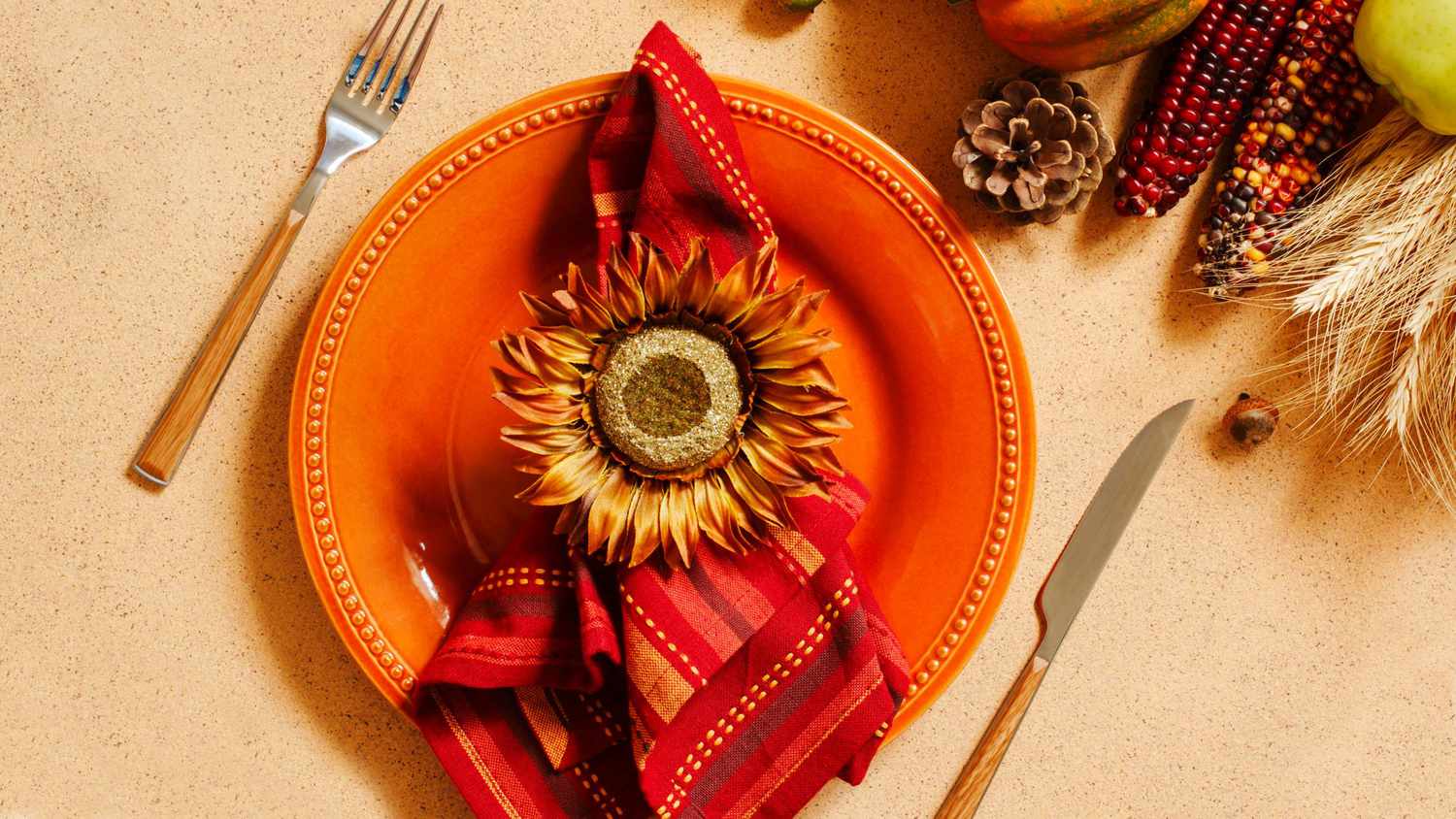 Thanksgiving wishes, messages, greetings, texts, captions - Thanksgiving table
