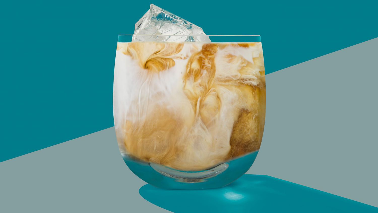 How to Make a White Russian, the Deliciously Decadent Cocktail That Only Requires 3 Ingredients 