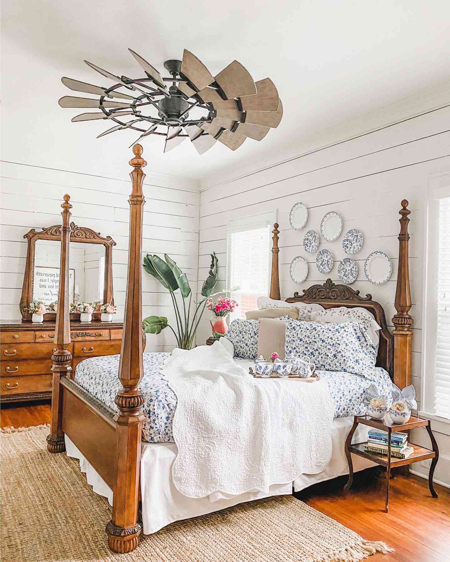 Cottagecore - Photo examples from Simply Southern Cottage (bedroom)