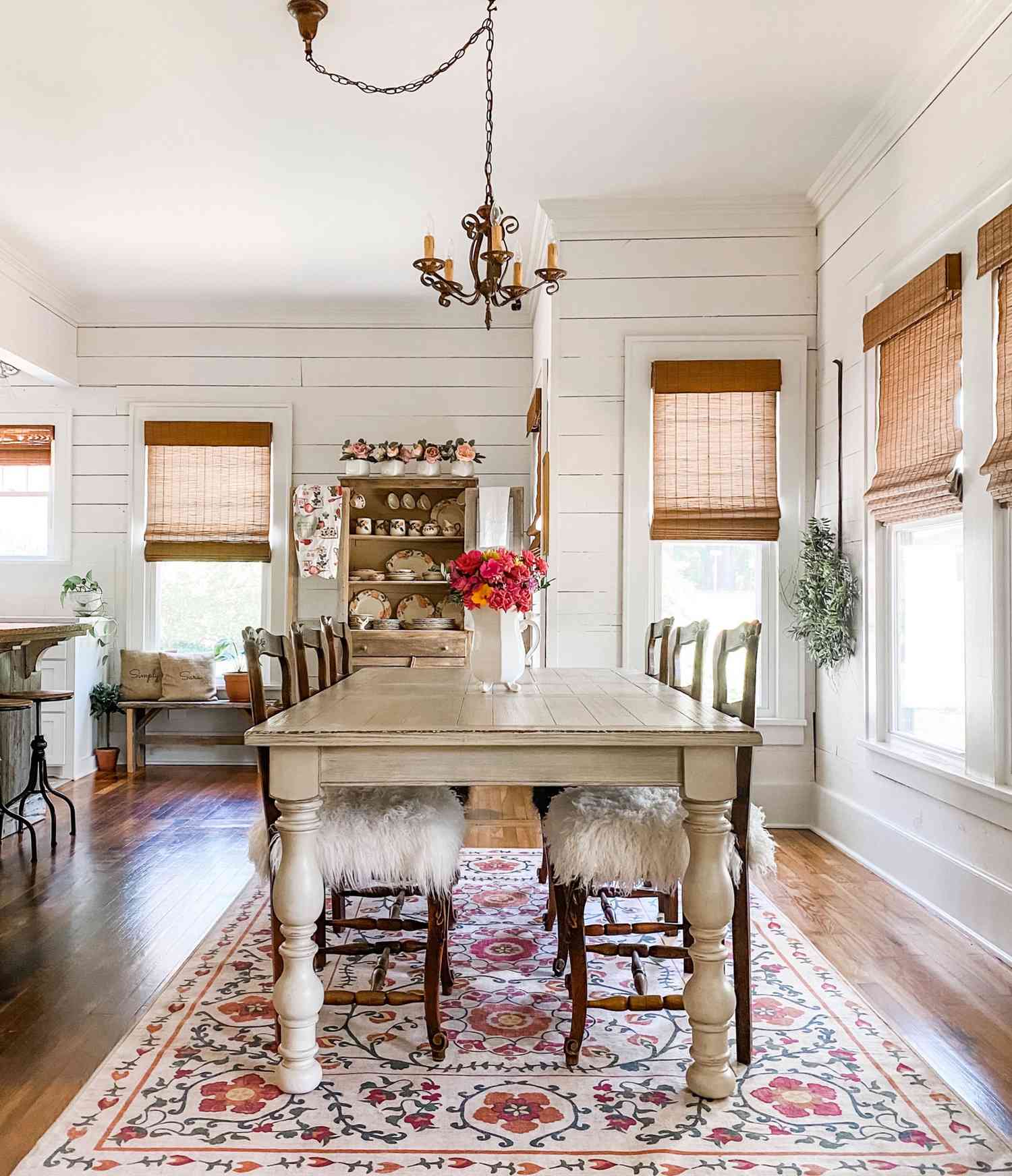 Cottagecore - Photo examples from Simply Southern Cottage (dining room)