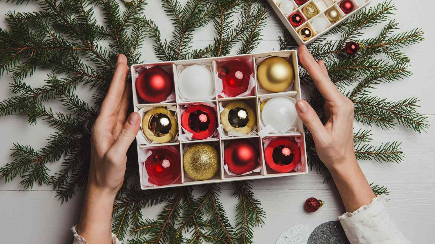 christmas-decoration-storage: ornaments in a box