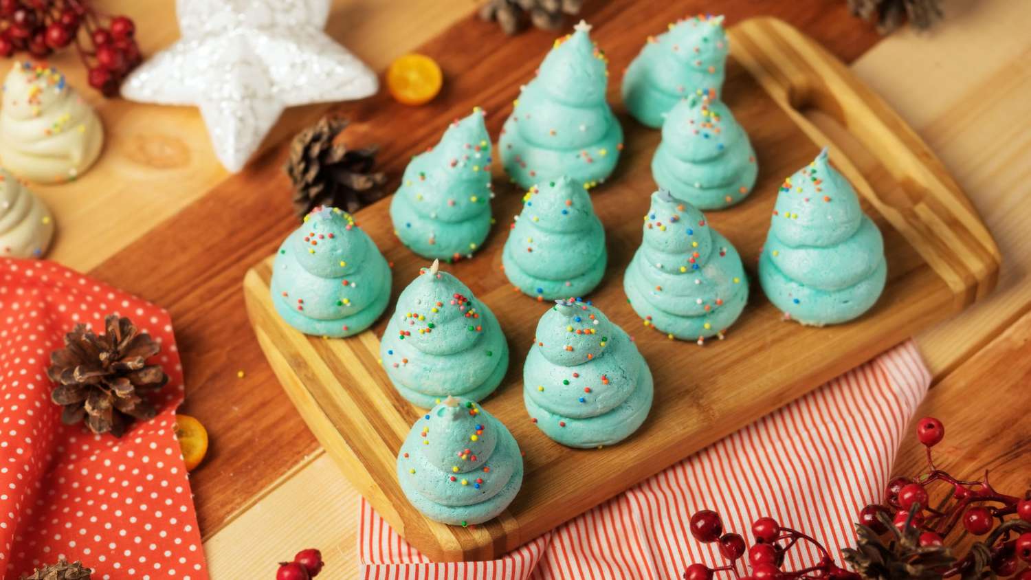 tiktok-holiday-desserts: meringue christmas trees