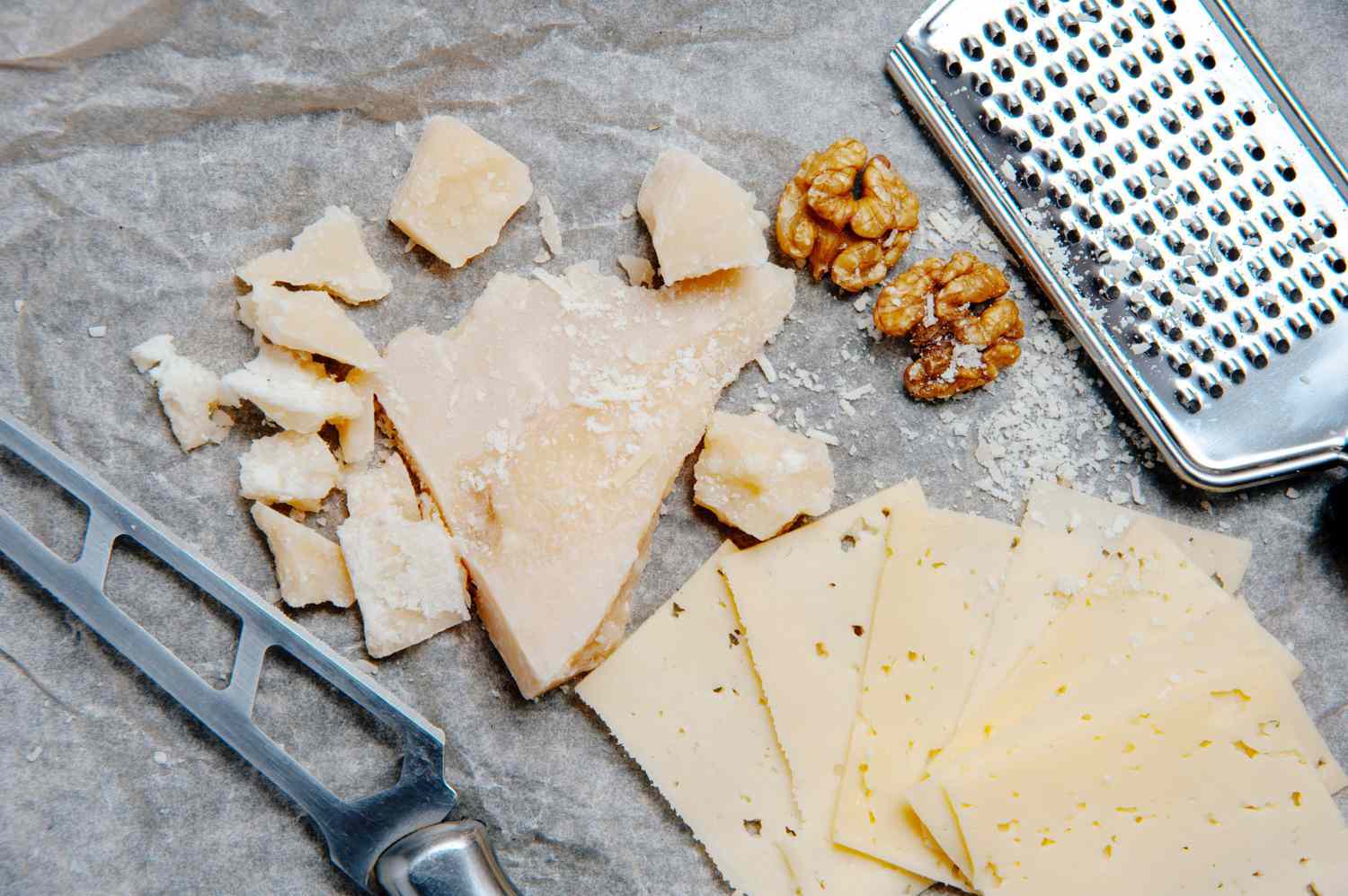 parmesan-cheese-buying-guide: Parmesan and grater
