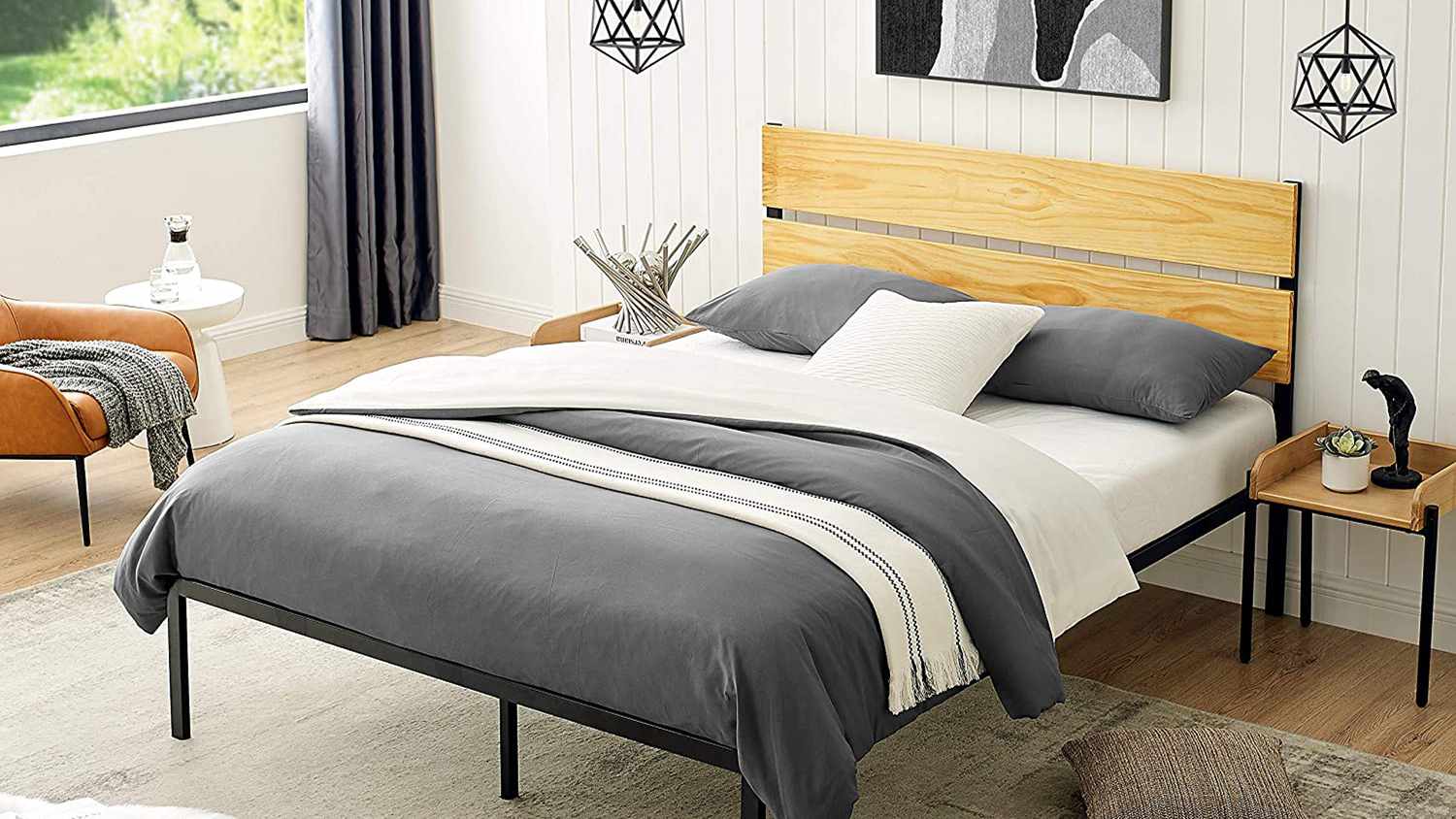 Amazon Basics Arielle Metal and Wood Platform Bed with Headboard