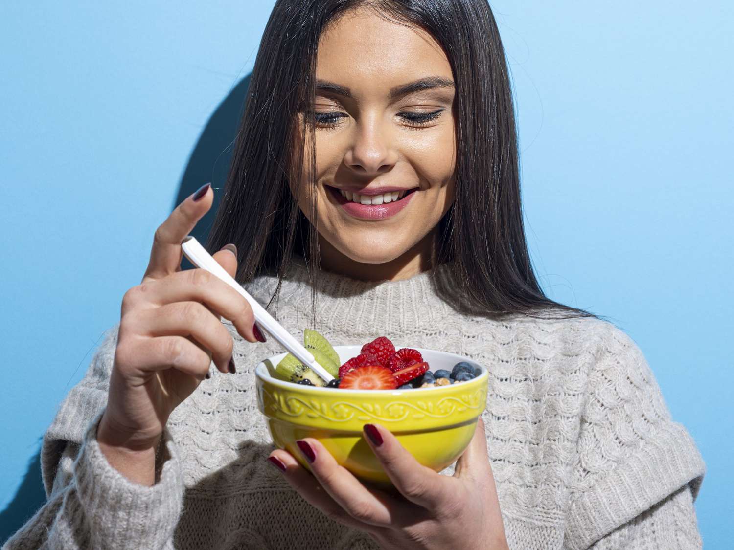 Young woman eating muesli breakfast