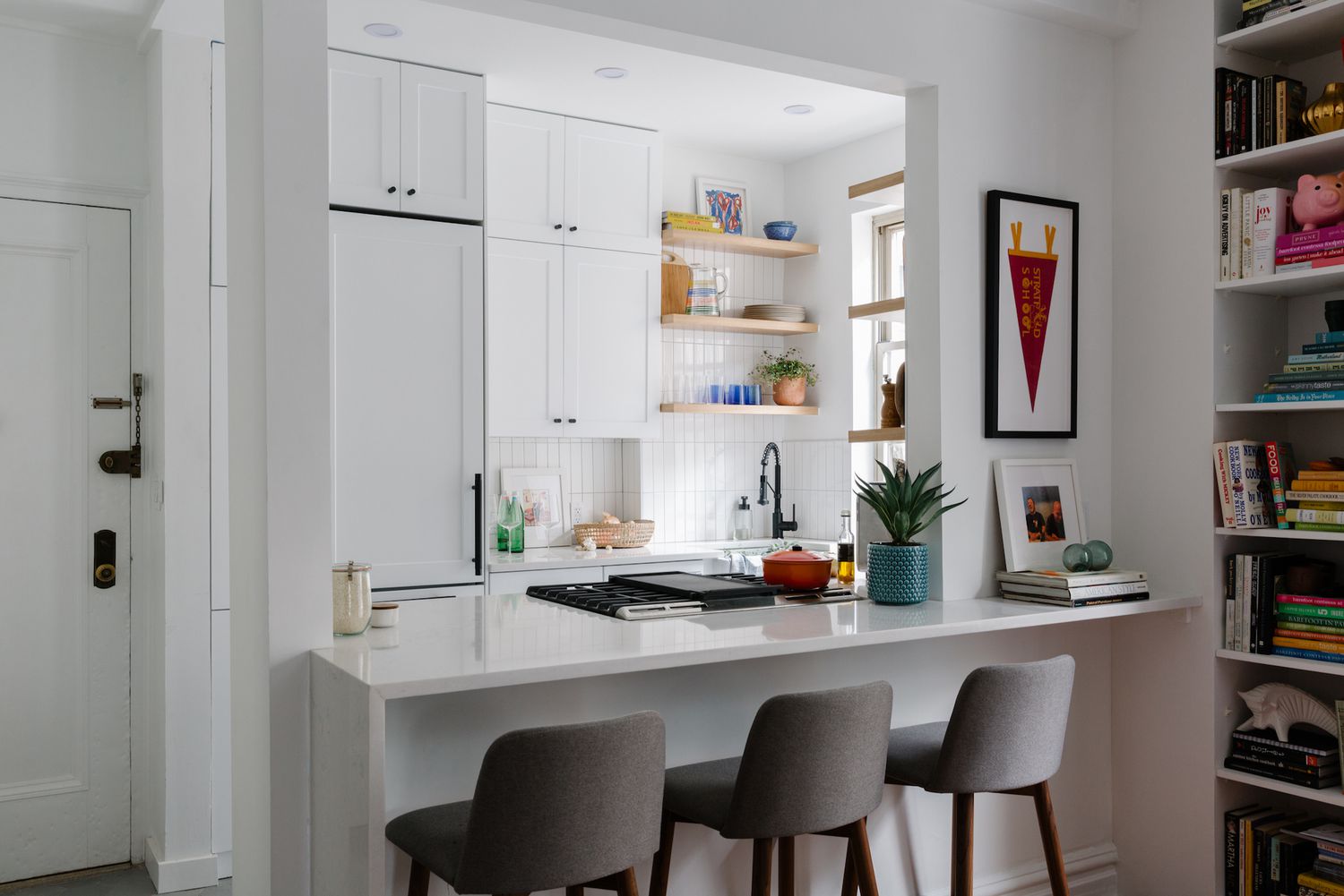 Small kitchen with white cabinets from BOXI and white countertops