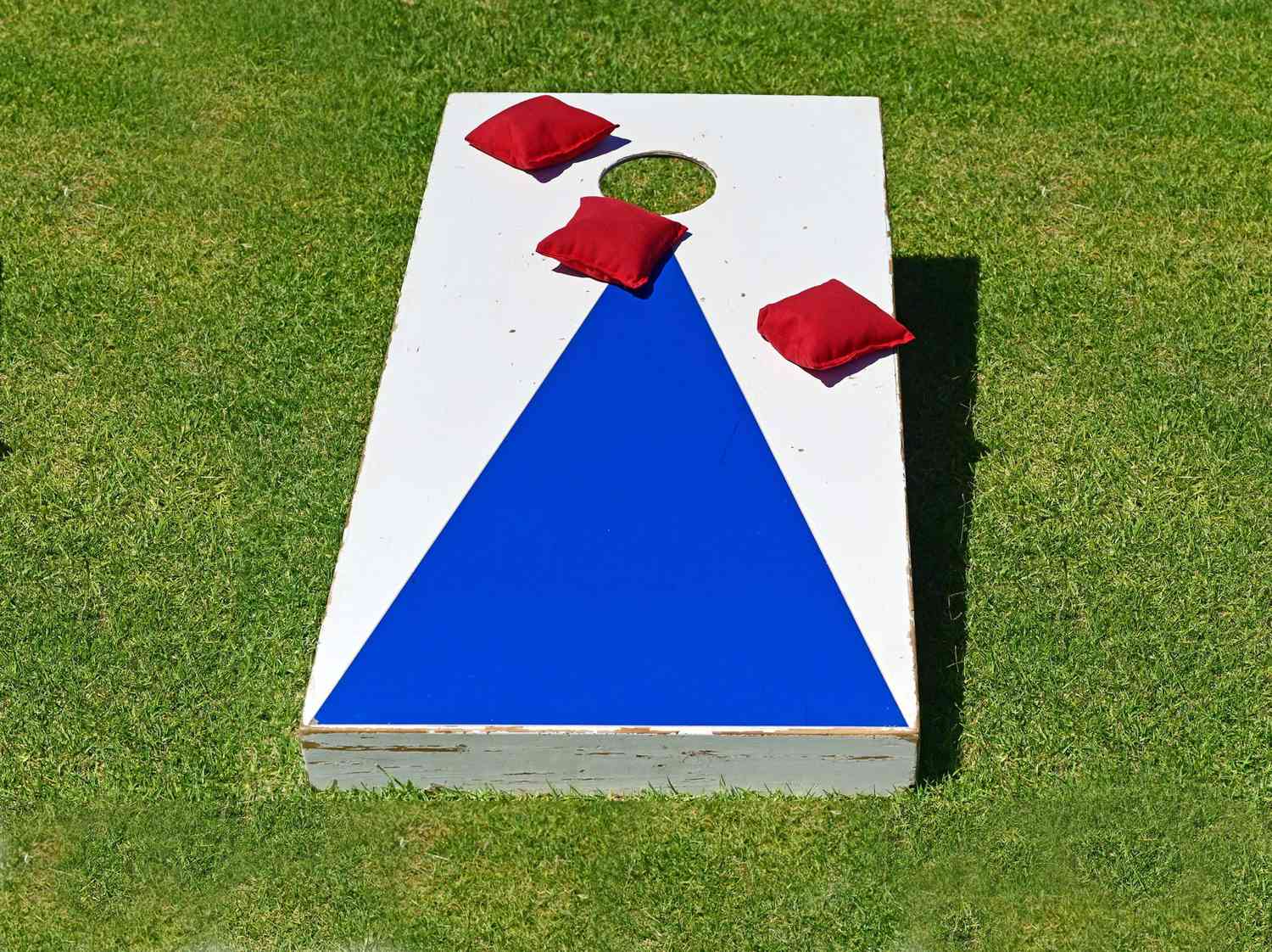 Outdoor aiming target game corn hole
