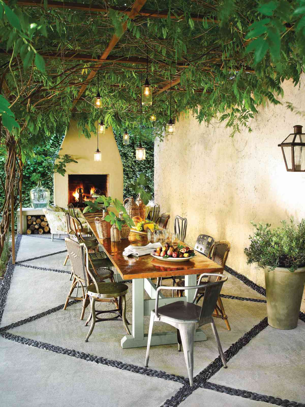 Now It&rsquo;s a Mediterranean-Inspired Patio