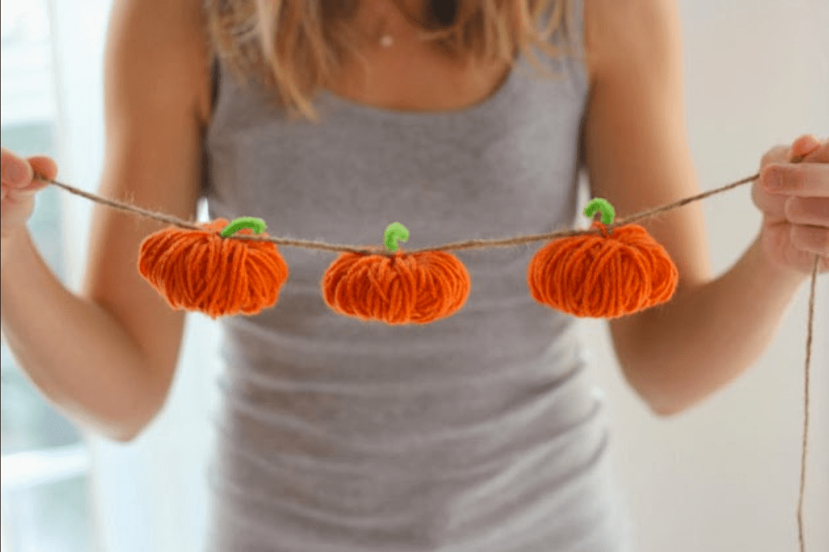Yarn Pumpkin Garland