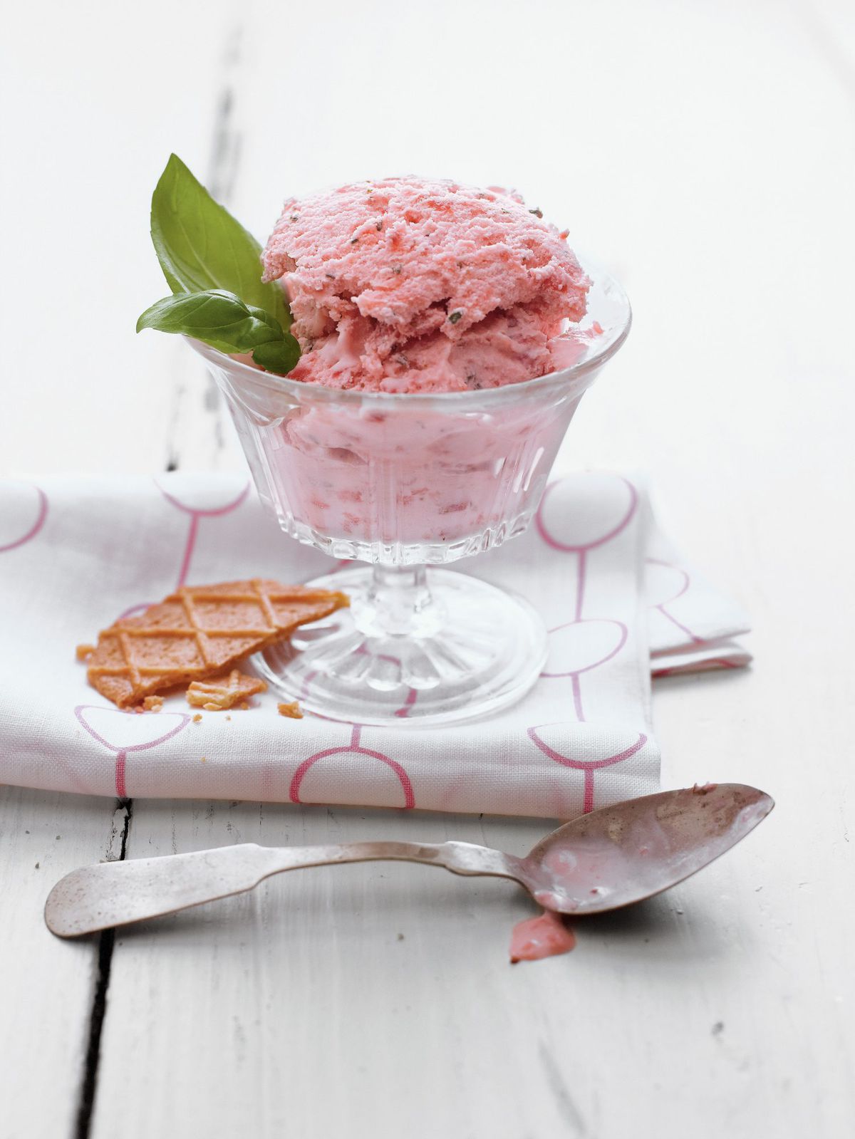 Strawberry-Basil Frozen Yogurt Recipe