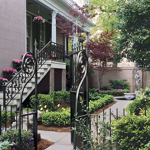 Savannah: Courtyard Garden