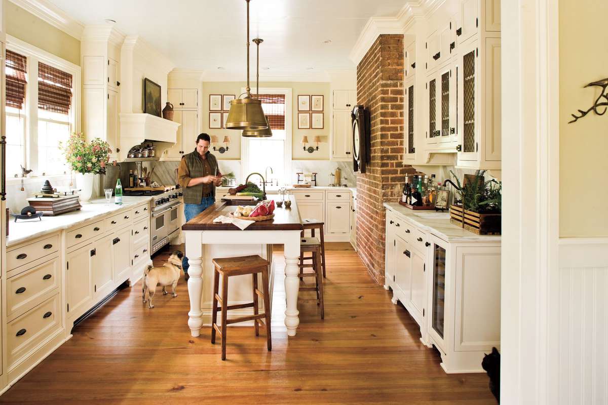 Home Restorations: Farmhouse Kitchen