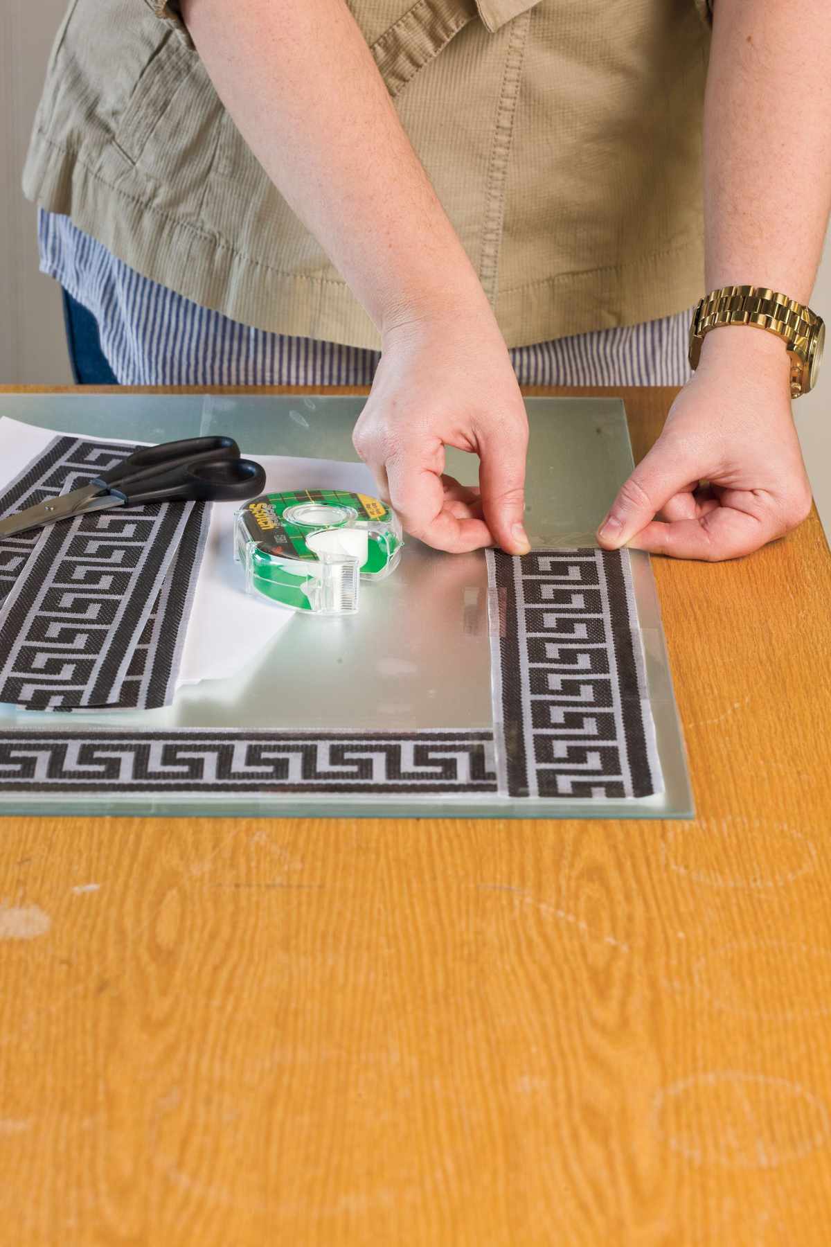 Do-It-Yourself Etched Wall Mirror: Create and Apply Your Pattern