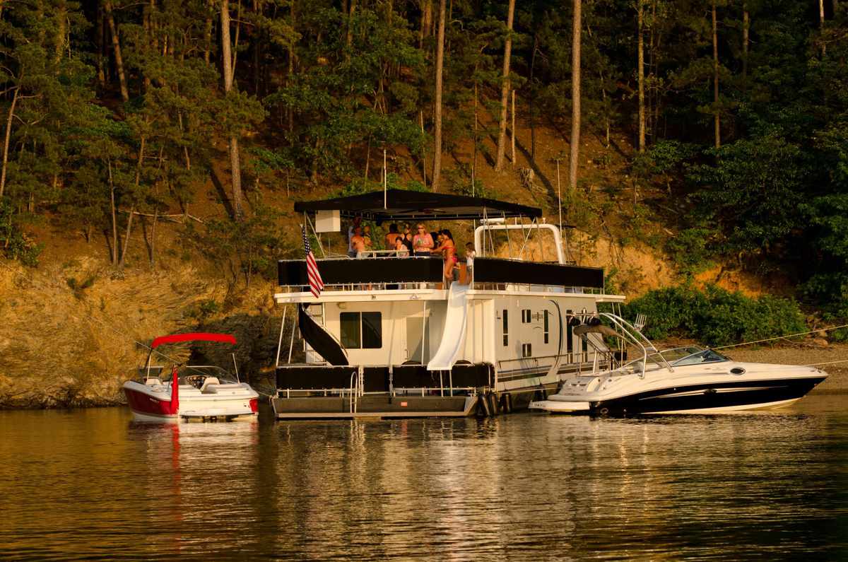 Houseboat in Hot Springs Arkansas